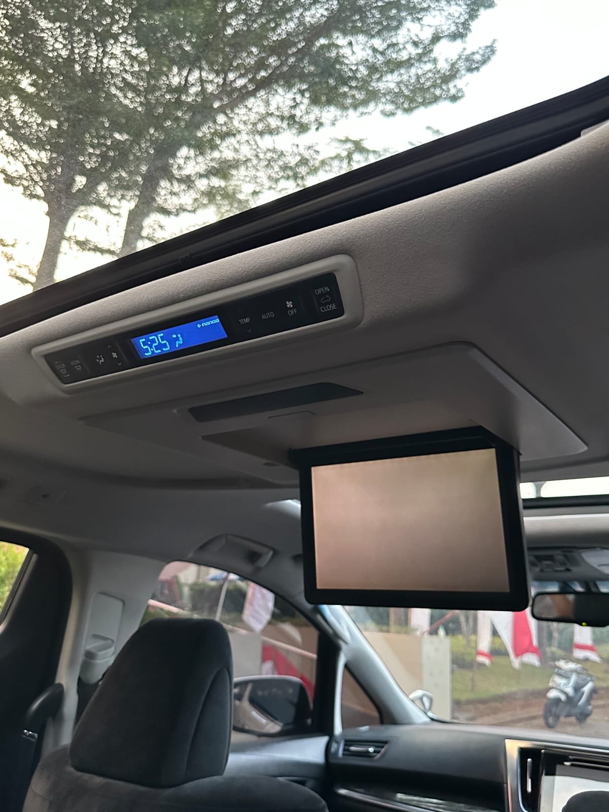 2015 Toyota Vellfire  2.4 ZG AT AUDIOLESS 2015 Toyota Vellfire  2.4 ZG AT AUDIOLESS