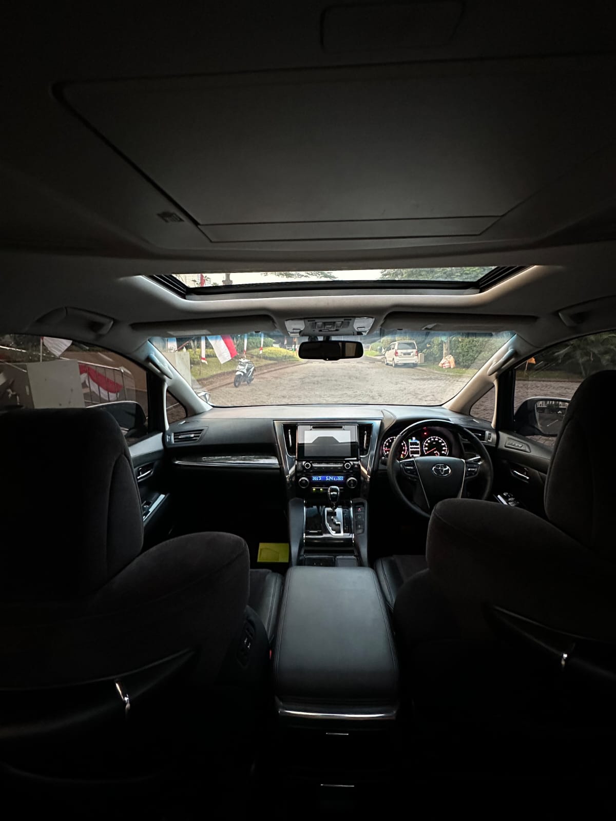 2015 Toyota Vellfire  2.4 ZG AT AUDIOLESS 2015 Toyota Vellfire  2.4 ZG AT AUDIOLESS