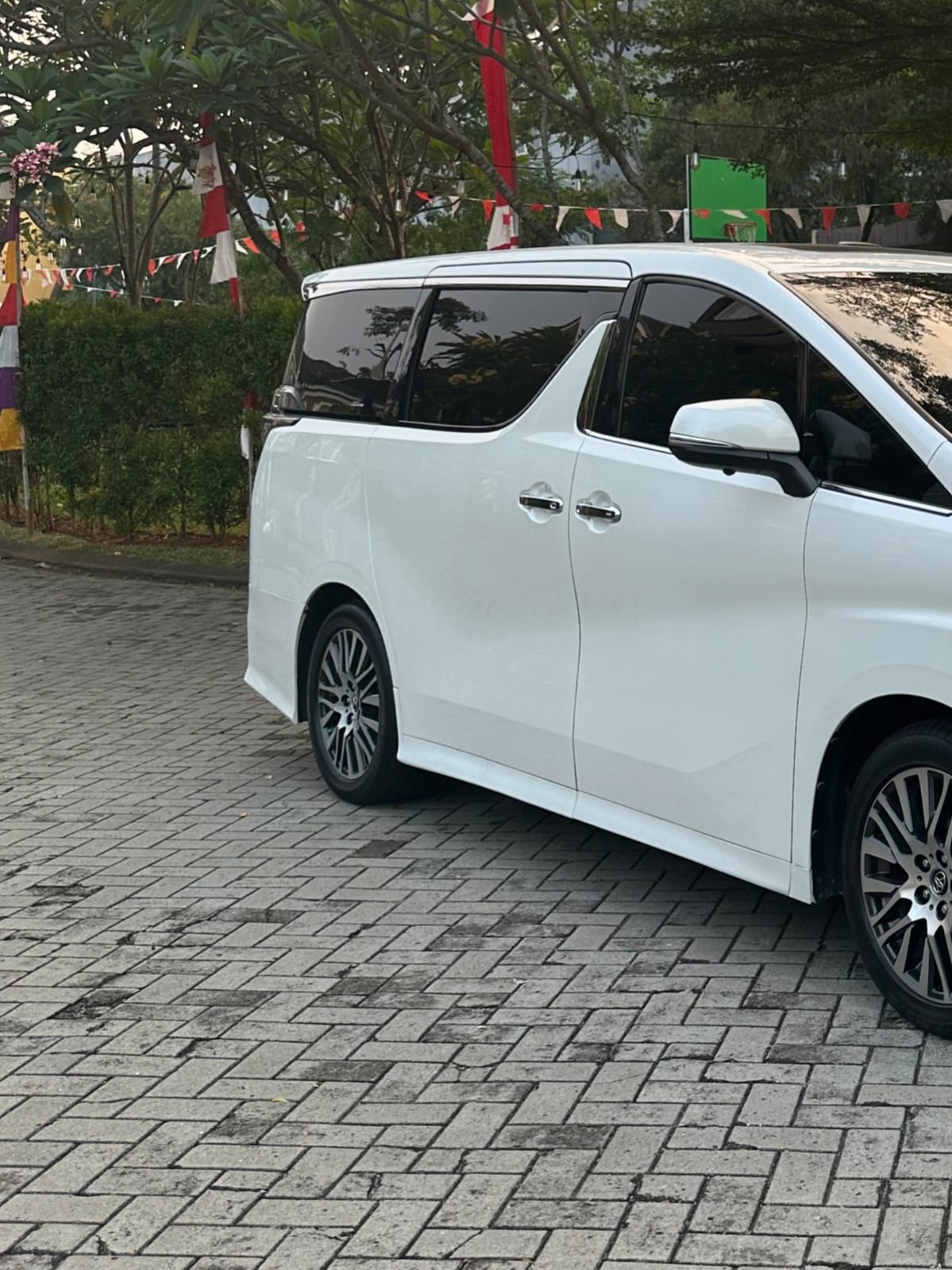 2015 Toyota Vellfire  2.4 ZG AT AUDIOLESS 2015 Toyota Vellfire  2.4 ZG AT AUDIOLESS