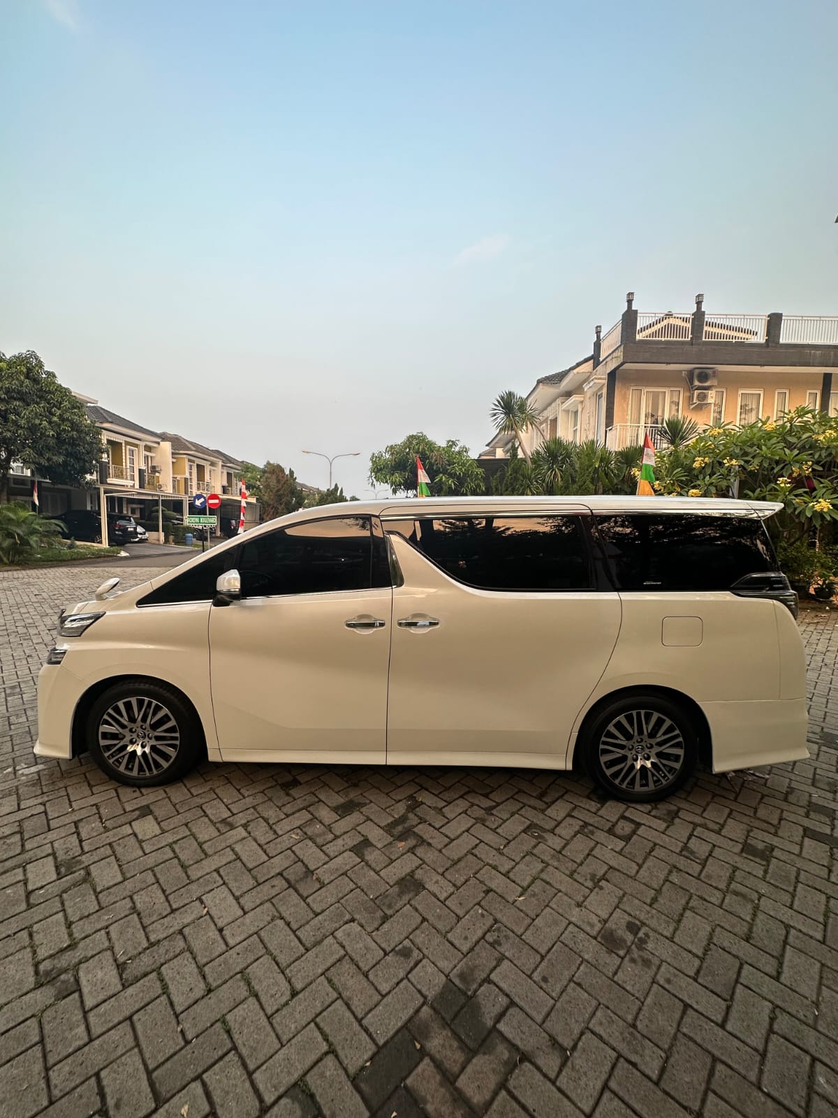 2015 Toyota Vellfire  2.4 ZG AT AUDIOLESS 2015 Toyota Vellfire  2.4 ZG AT AUDIOLESS