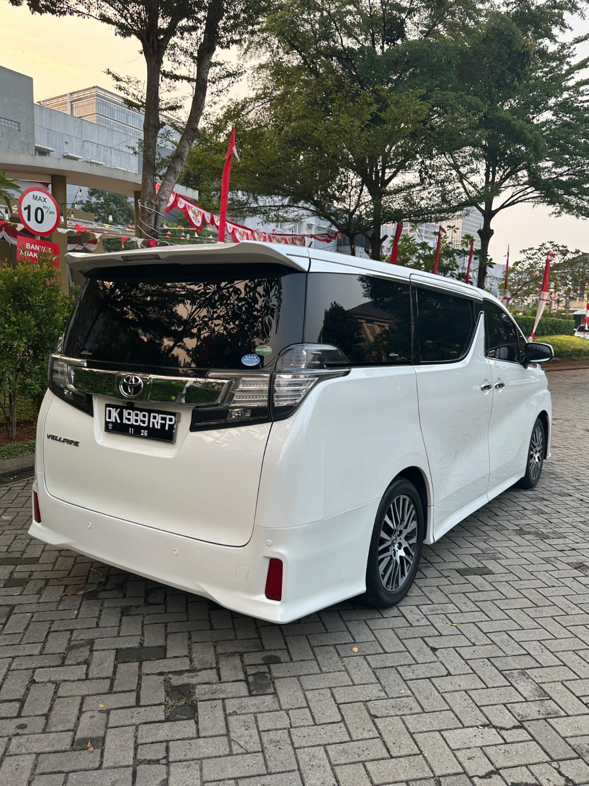 2015 Toyota Vellfire  2.4 ZG AT AUDIOLESS 2015 Toyota Vellfire  2.4 ZG AT AUDIOLESS