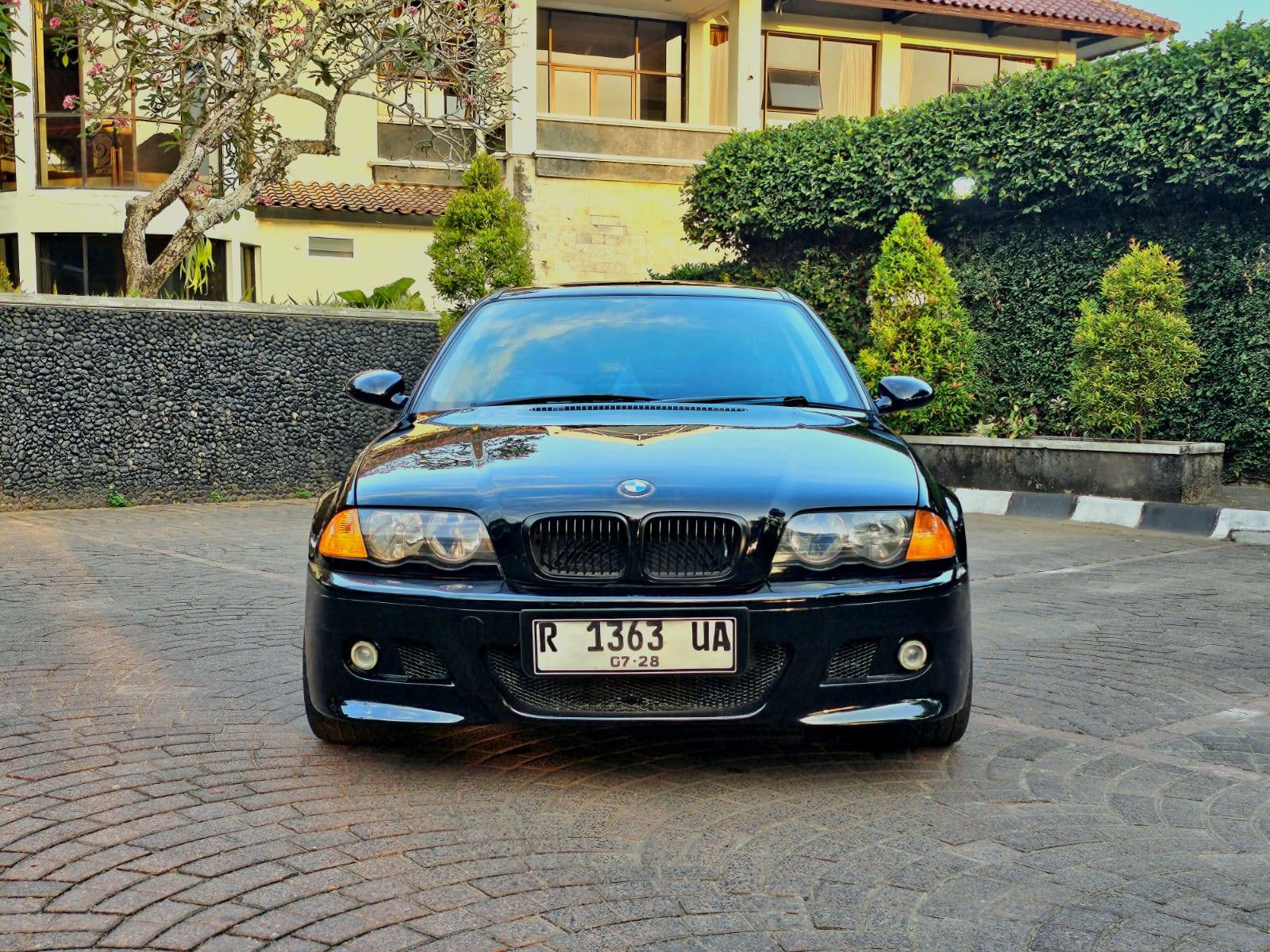 2001 BMW 3 Series Sedan  325iat 325iat bekas