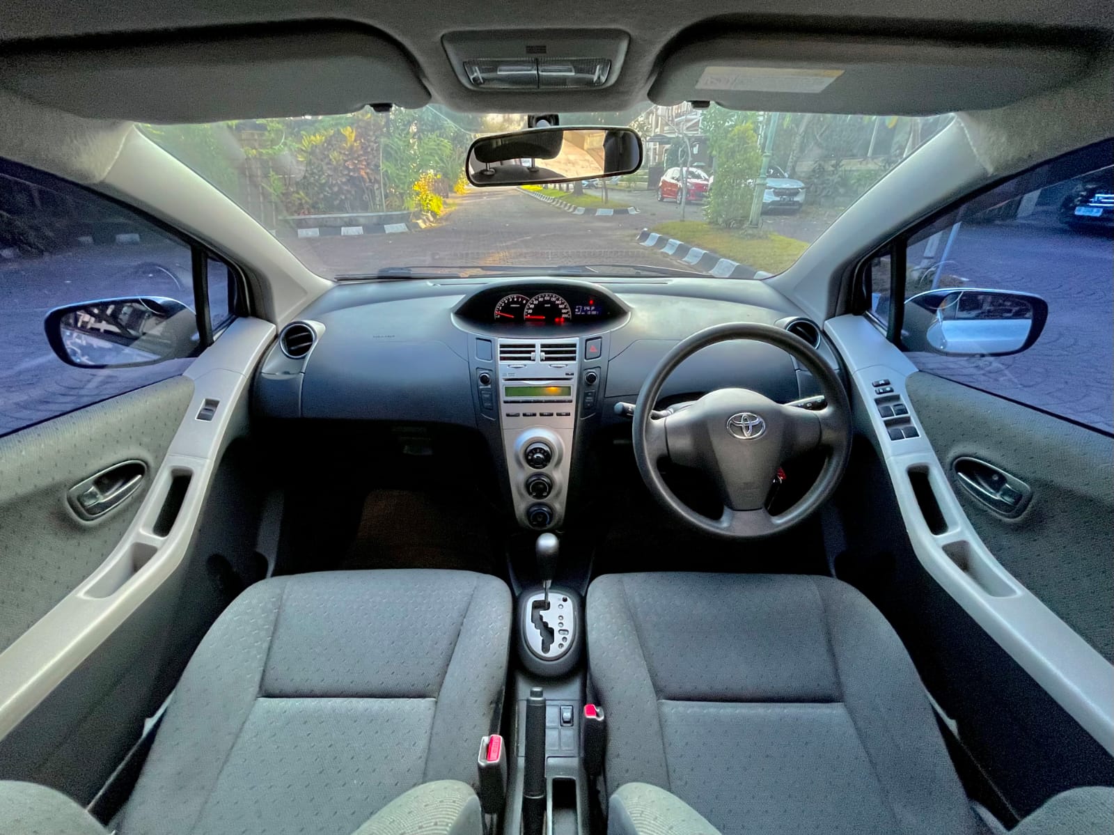 2012 Toyota Yaris 2012 Toyota Yaris