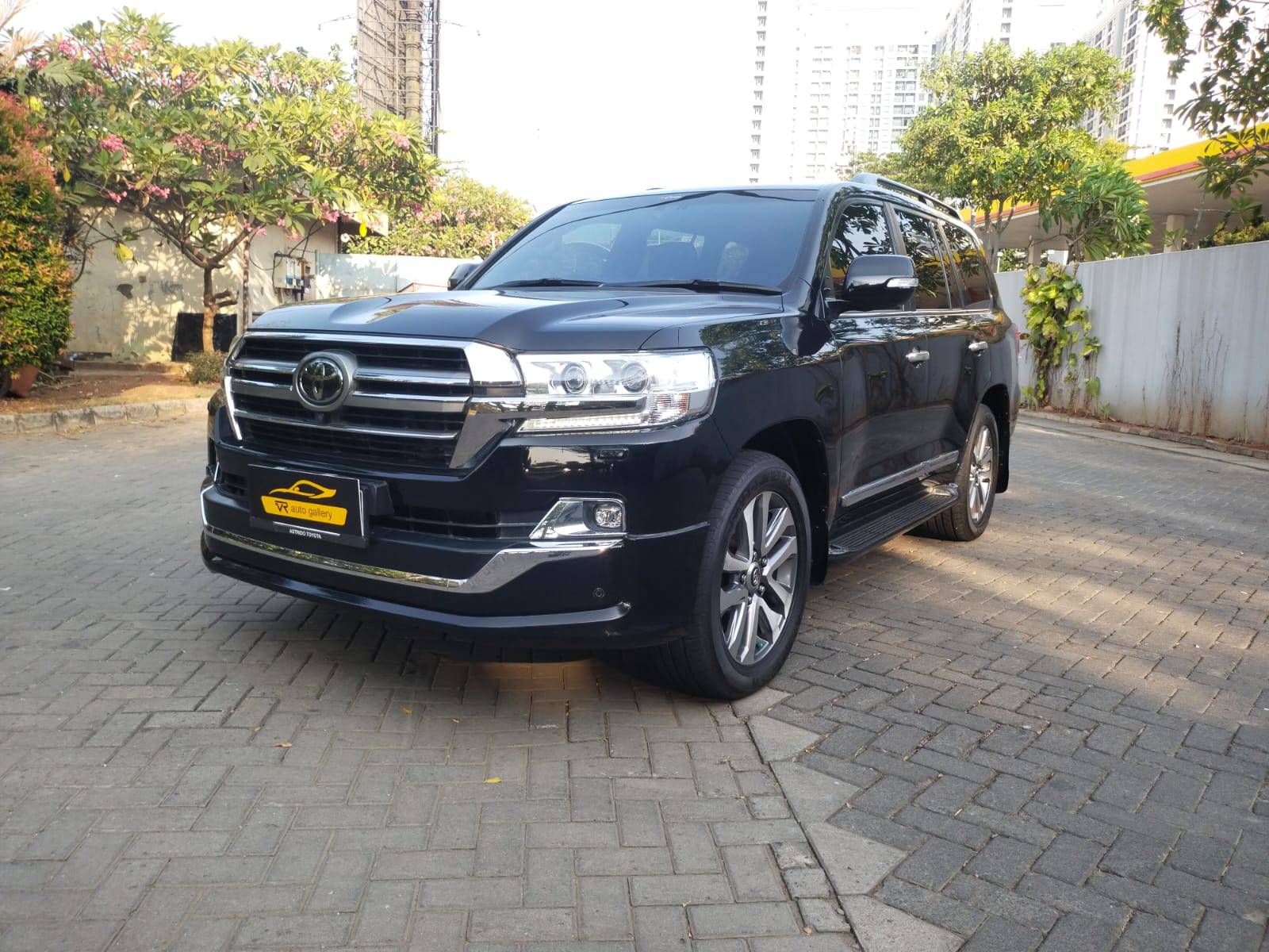 Second Hand 2020 Toyota Land Cruiser VX-R