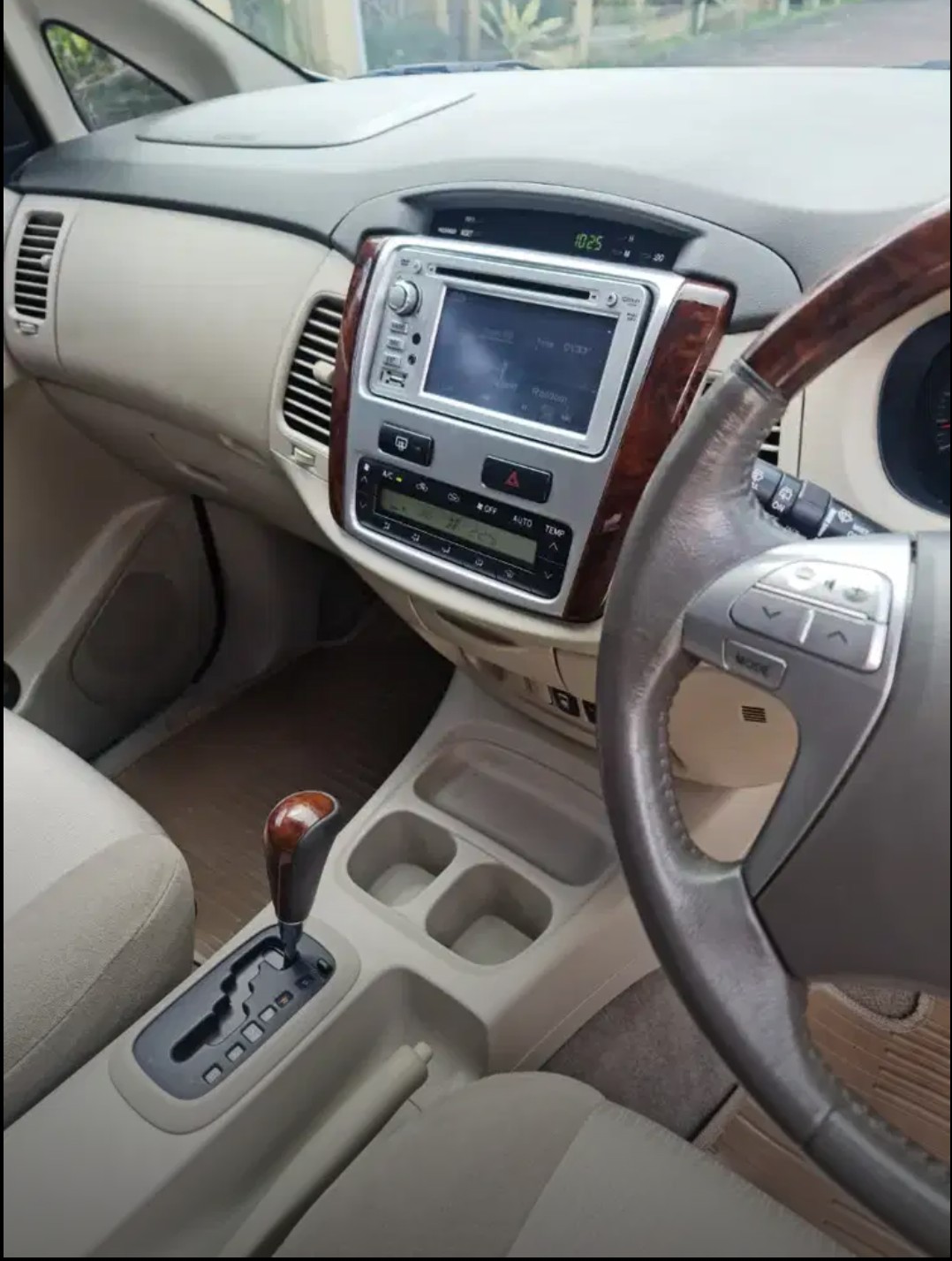 2012 Toyota Kijang Innova 2012 Toyota Kijang Innova