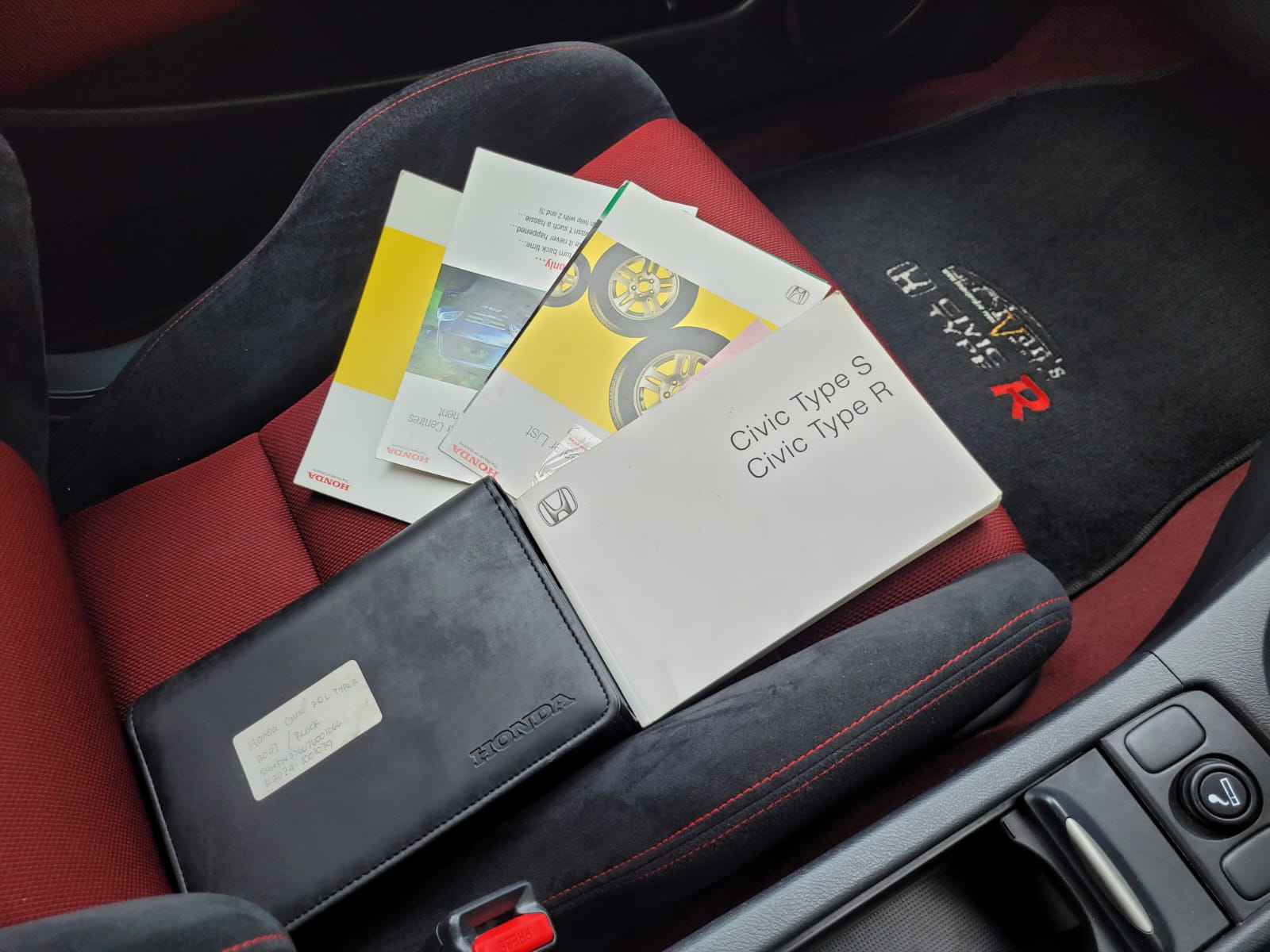 2007 Honda Civic Type R 6-Speed MT 2007 Honda Civic Type R 6-Speed MT