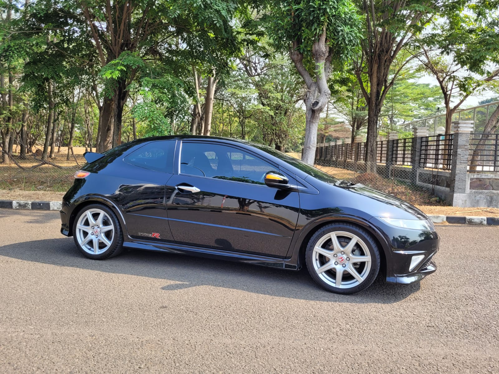 2007 Honda Civic Type R 6-Speed MT 2007 Honda Civic Type R 6-Speed MT