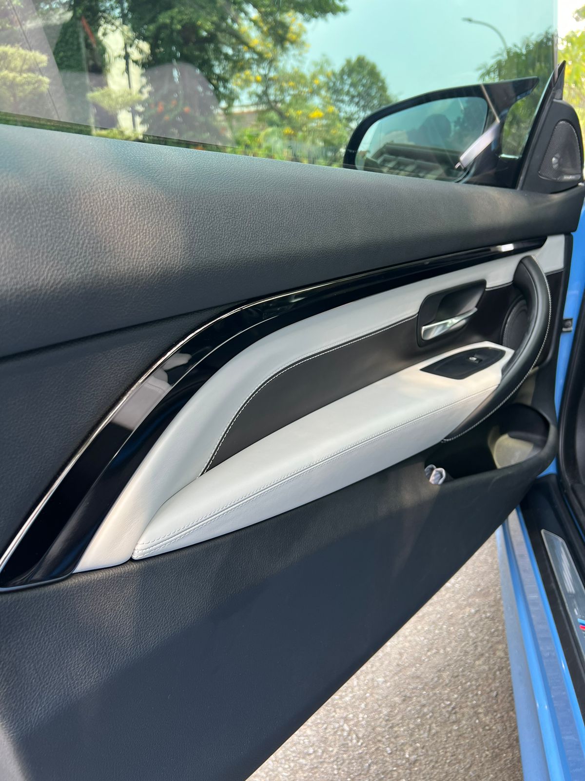 2015 BMW M4 Coupe  3.0 L AT 2015 BMW M4 Coupe  3.0 L AT