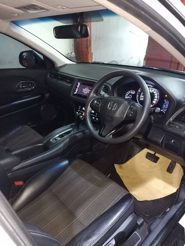 Dijual 2015 Honda HRV  1.5L E CVT 1.5L E CVT Bekas