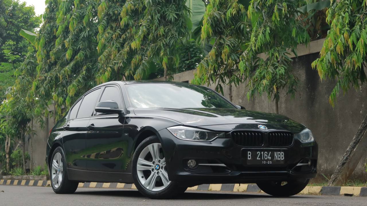 Dijual 2015 BMW 3 Series Sedan  AT AT Bekas