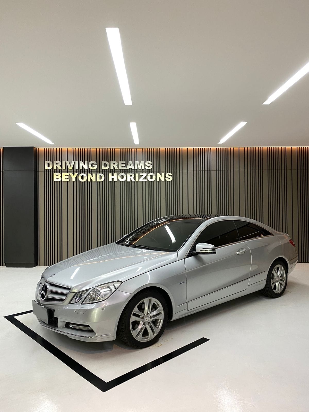 2011 Mercedes Benz E-Class  E 200 Coupe AMG Line 2011 Mercedes Benz E-Class  E 200 Coupe AMG Line