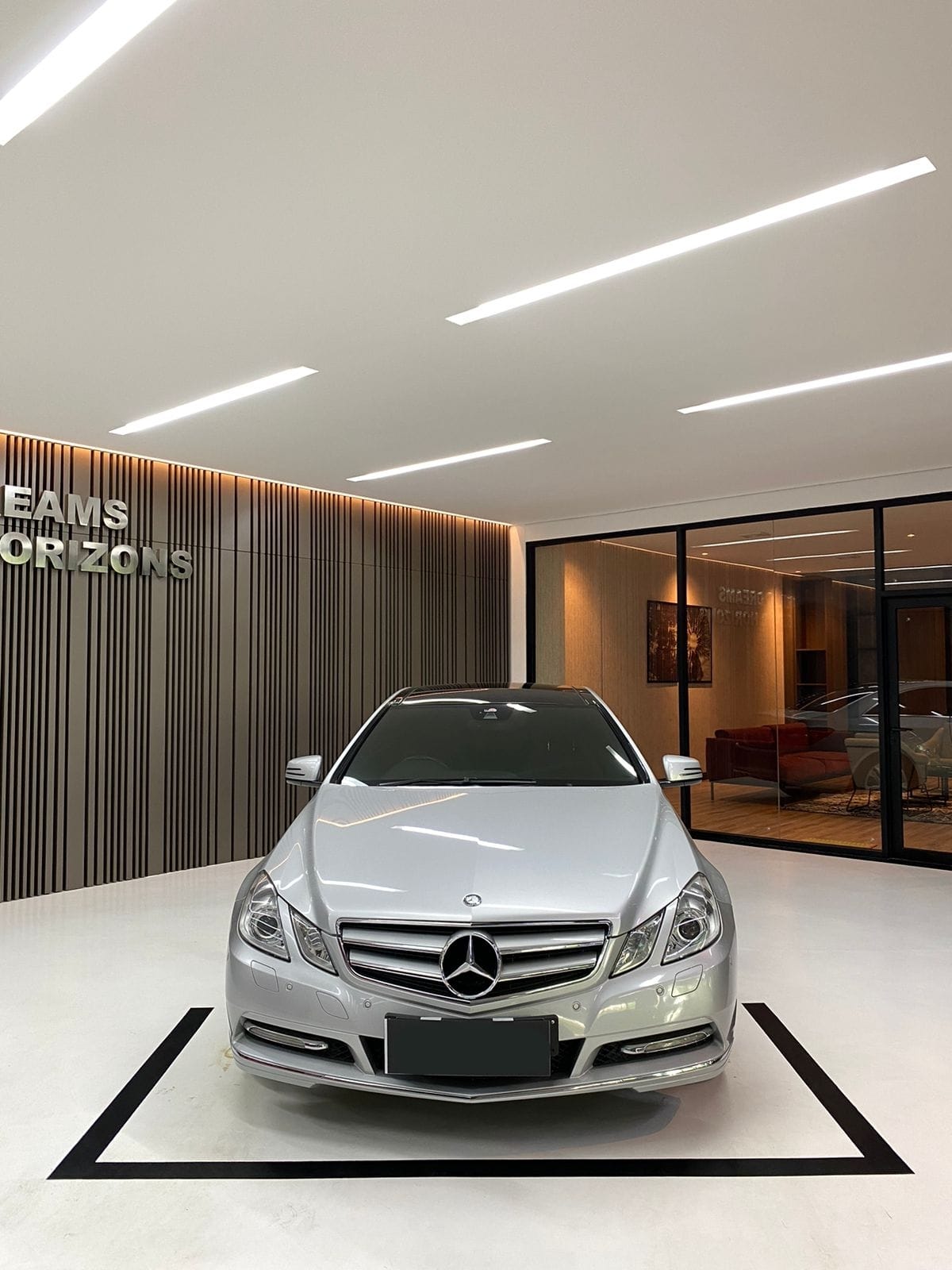 2011 Mercedes Benz E-Class  E 200 Coupe AMG Line 2011 Mercedes Benz E-Class  E 200 Coupe AMG Line