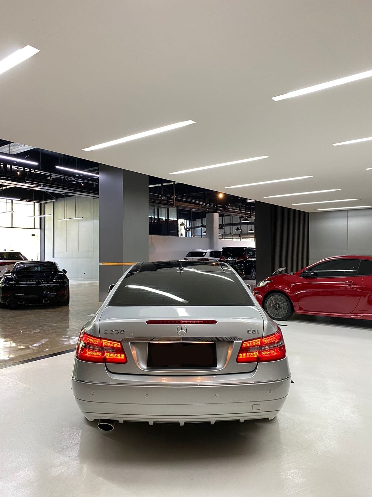 2011 Mercedes Benz E-Class  E 200 Coupe AMG Line 2011 Mercedes Benz E-Class  E 200 Coupe AMG Line