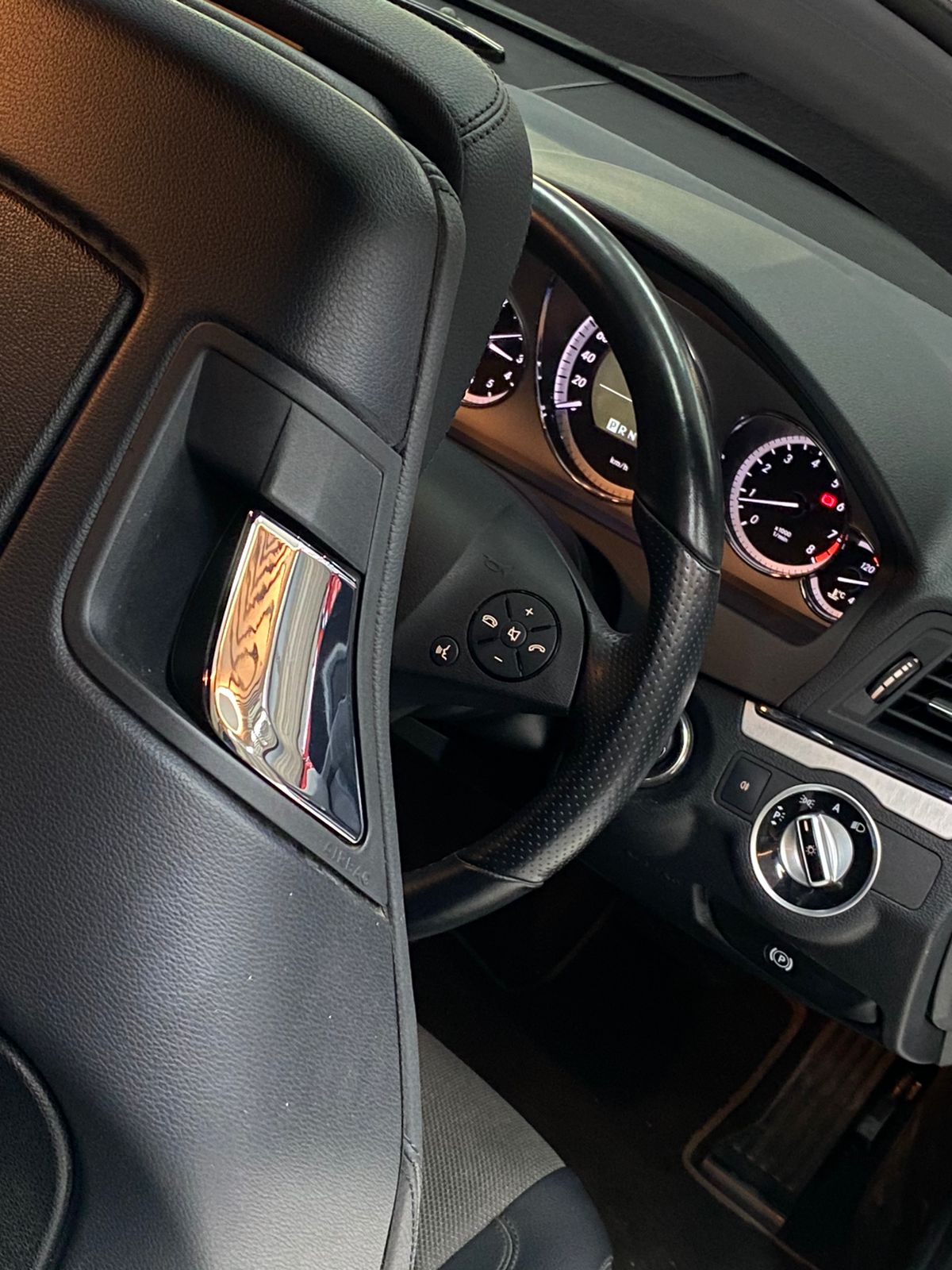 2011 Mercedes Benz E-Class  E 200 Coupe AMG Line 2011 Mercedes Benz E-Class  E 200 Coupe AMG Line