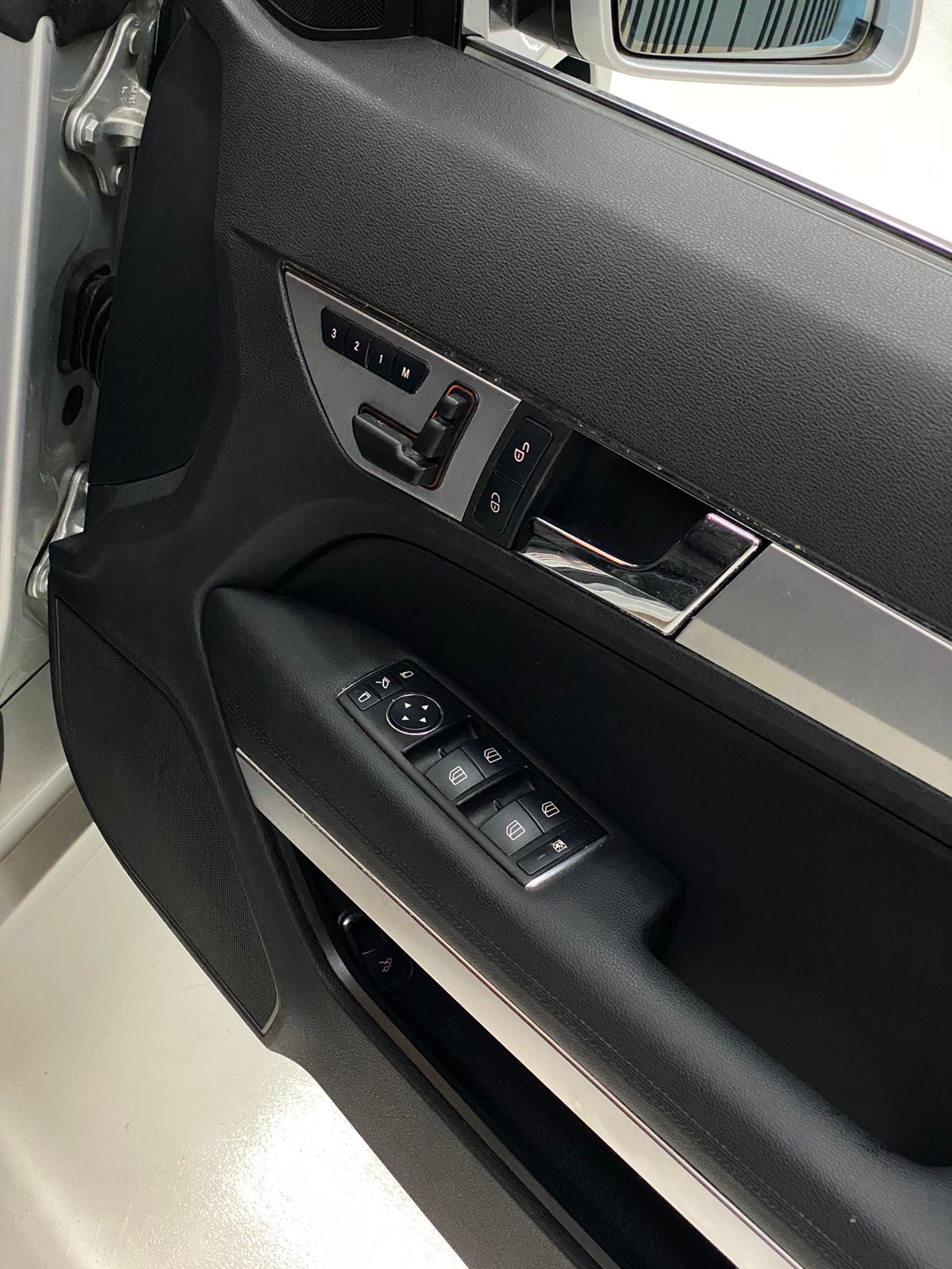 2011 Mercedes Benz E-Class  E 200 Coupe AMG Line 2011 Mercedes Benz E-Class  E 200 Coupe AMG Line