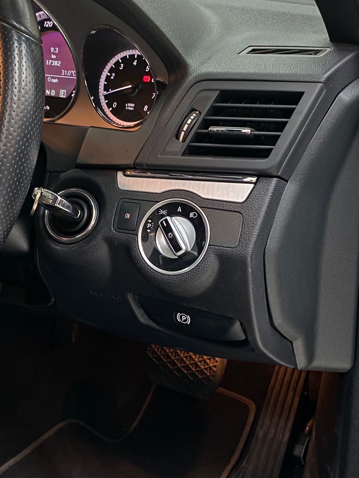 2011 Mercedes Benz E-Class  E 200 Coupe AMG Line 2011 Mercedes Benz E-Class  E 200 Coupe AMG Line