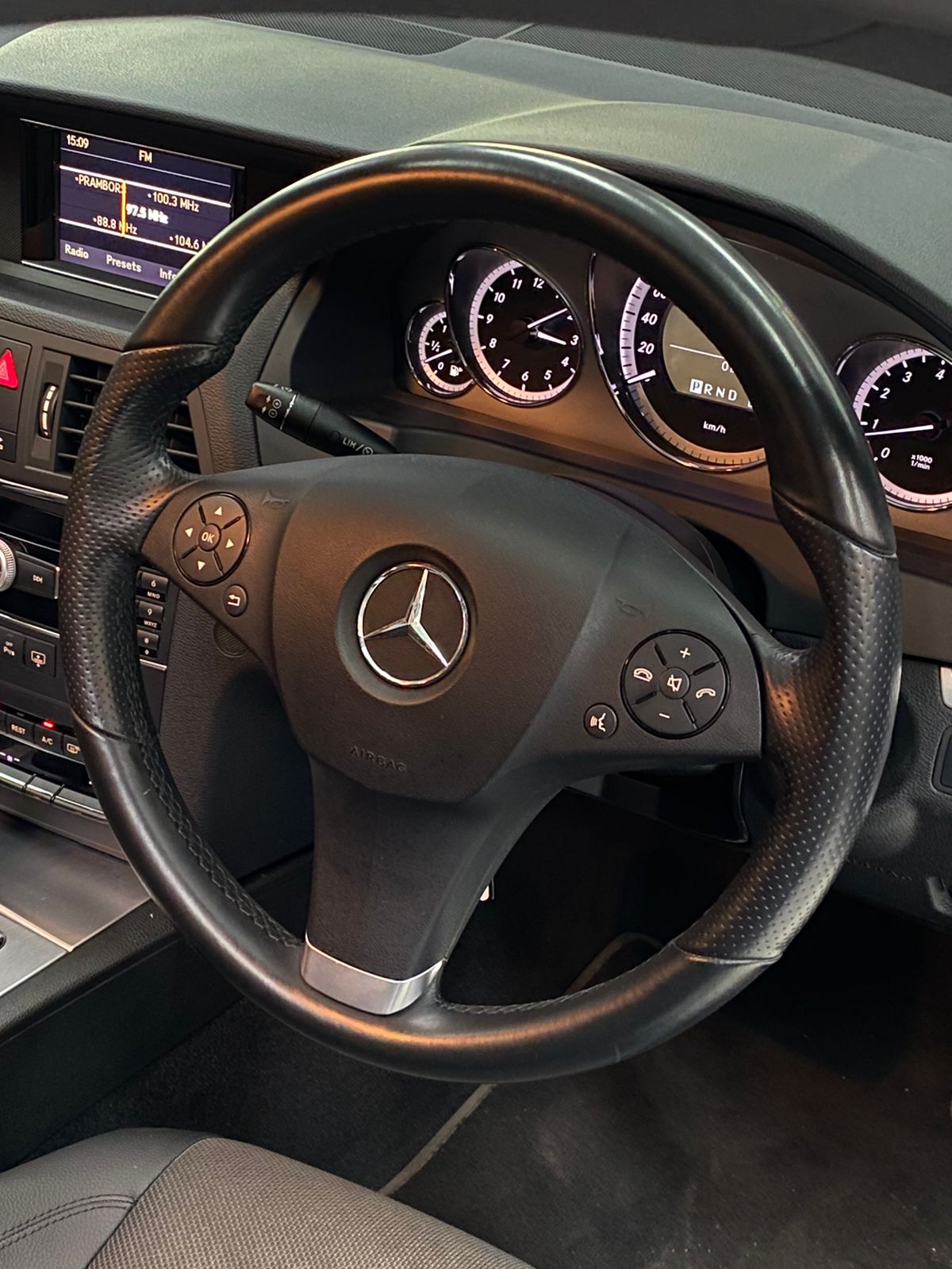 2011 Mercedes Benz E-Class  E 200 Coupe AMG Line 2011 Mercedes Benz E-Class  E 200 Coupe AMG Line