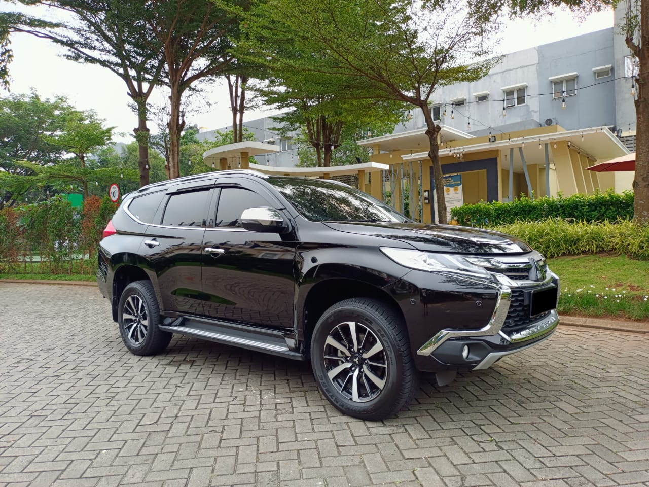 2019 Mitsubishi Pajero Sport  4X4 2.4L DAKAR AT Bekas 2019 Mitsubishi Pajero Sport  4X4 2.4L DAKAR AT Bekas