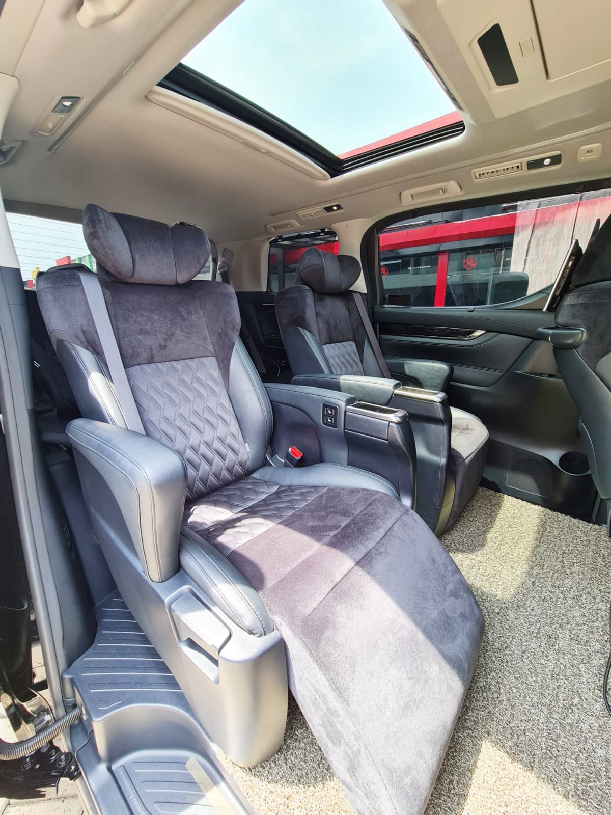 2015 Toyota Vellfire  2.4 ZG AT AUDIOLESS 2015 Toyota Vellfire  2.4 ZG AT AUDIOLESS