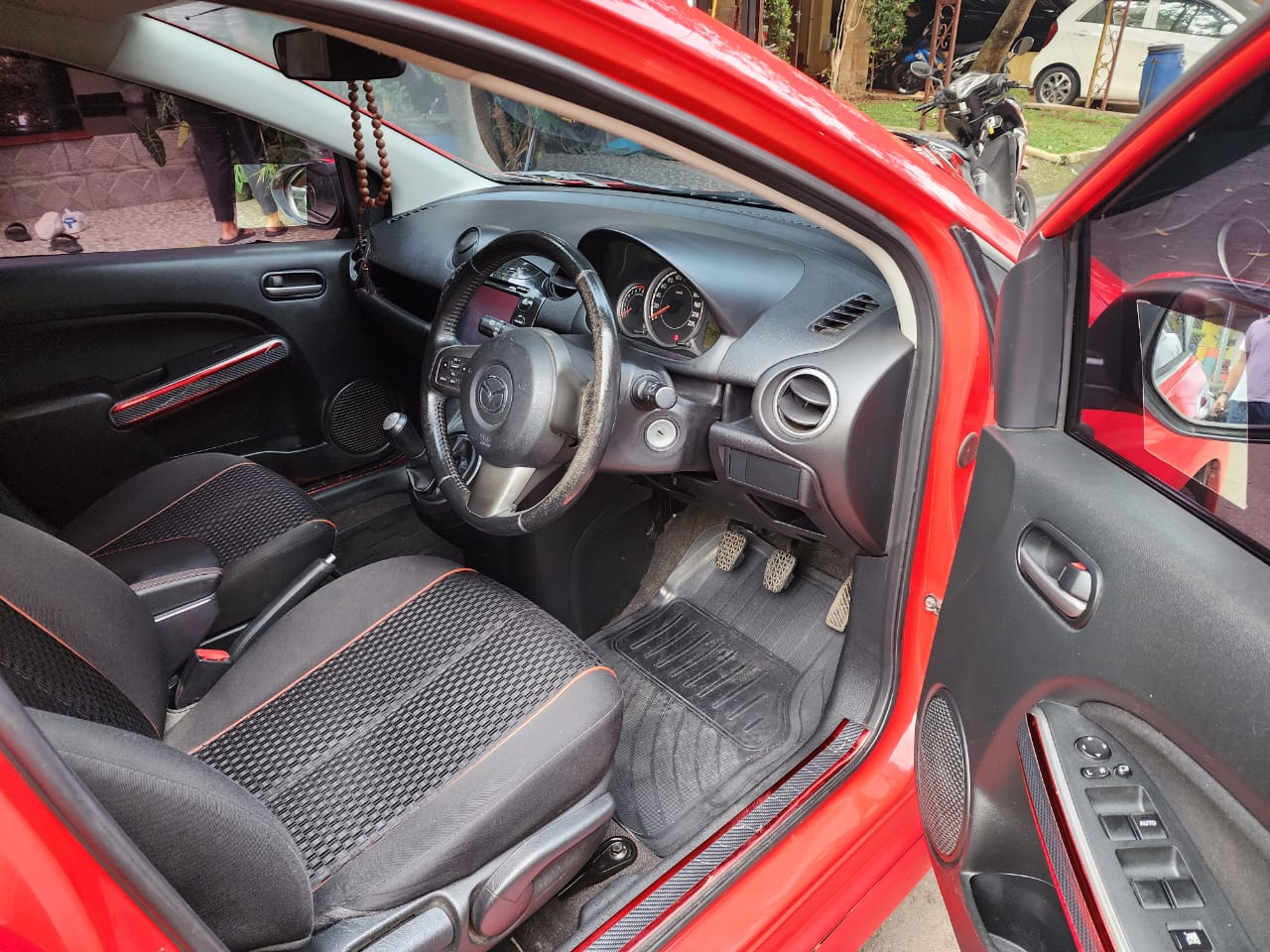 2014 Mazda 2 Hatchback 2014 Mazda 2 Hatchback