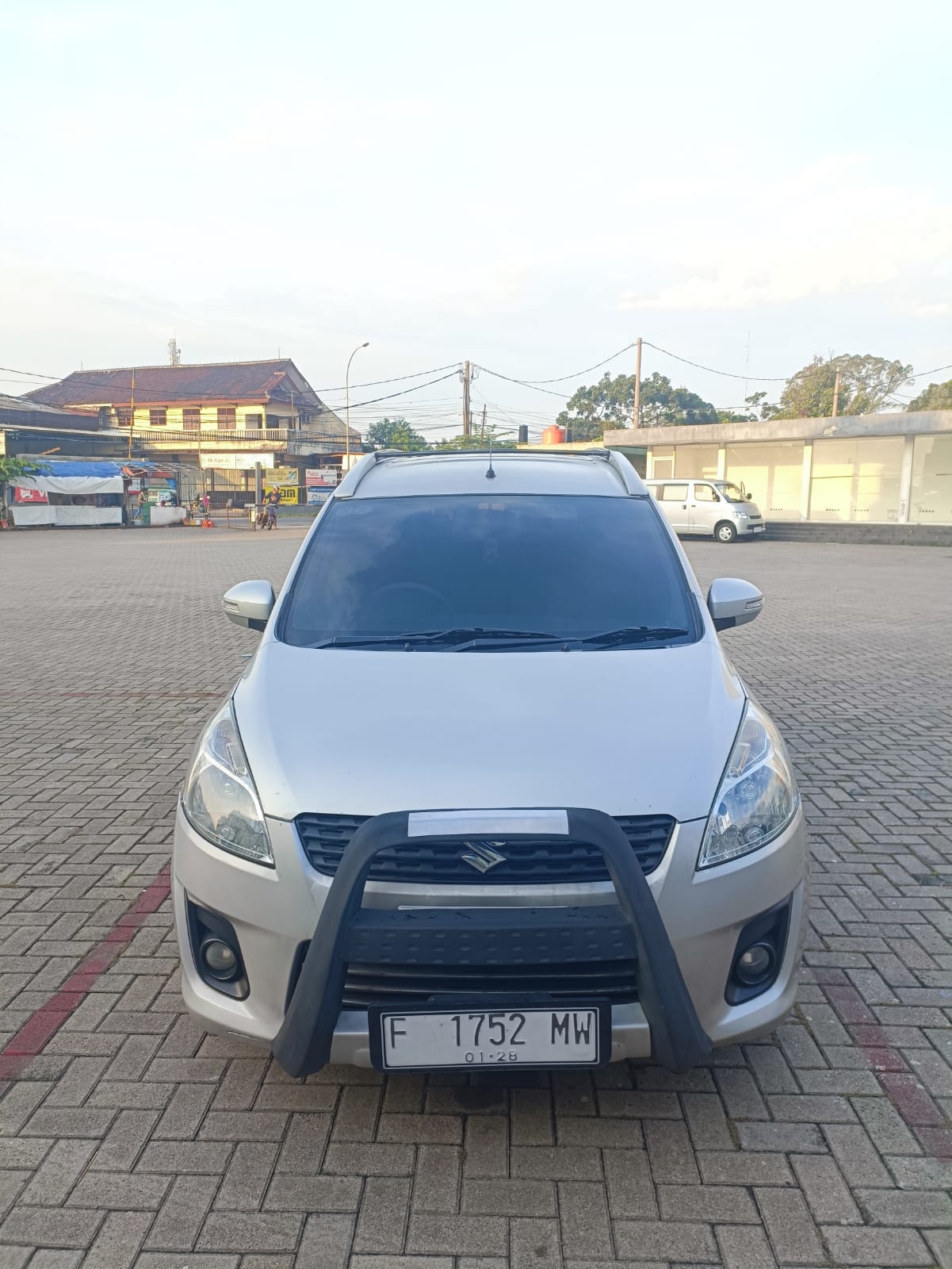 2012 Suzuki Ertiga  Bekas 2012 Suzuki Ertiga  Bekas