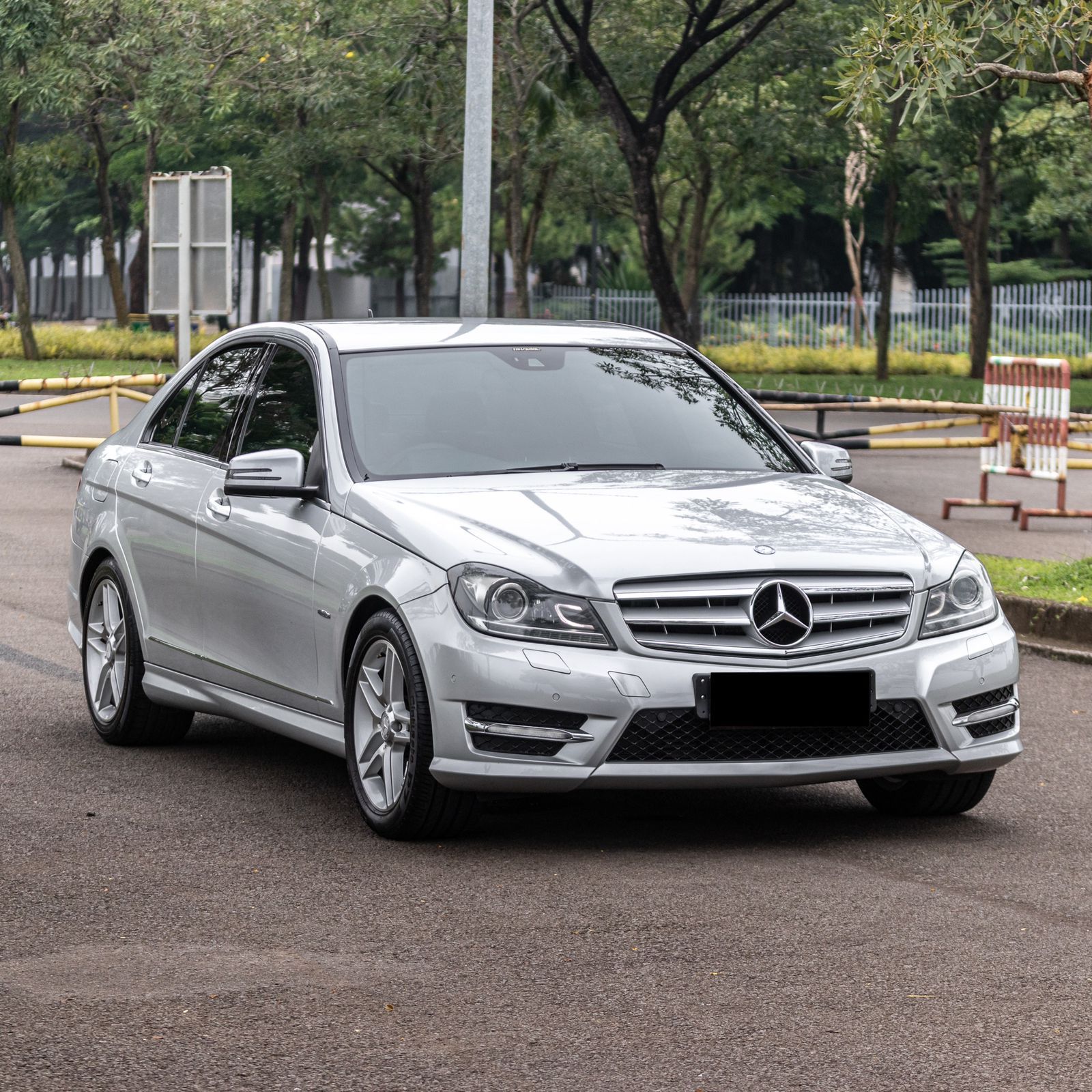 2012 Mercedes Benz C-Class Sedan C 250 AMG 2012 Mercedes Benz C-Class Sedan C 250 AMG