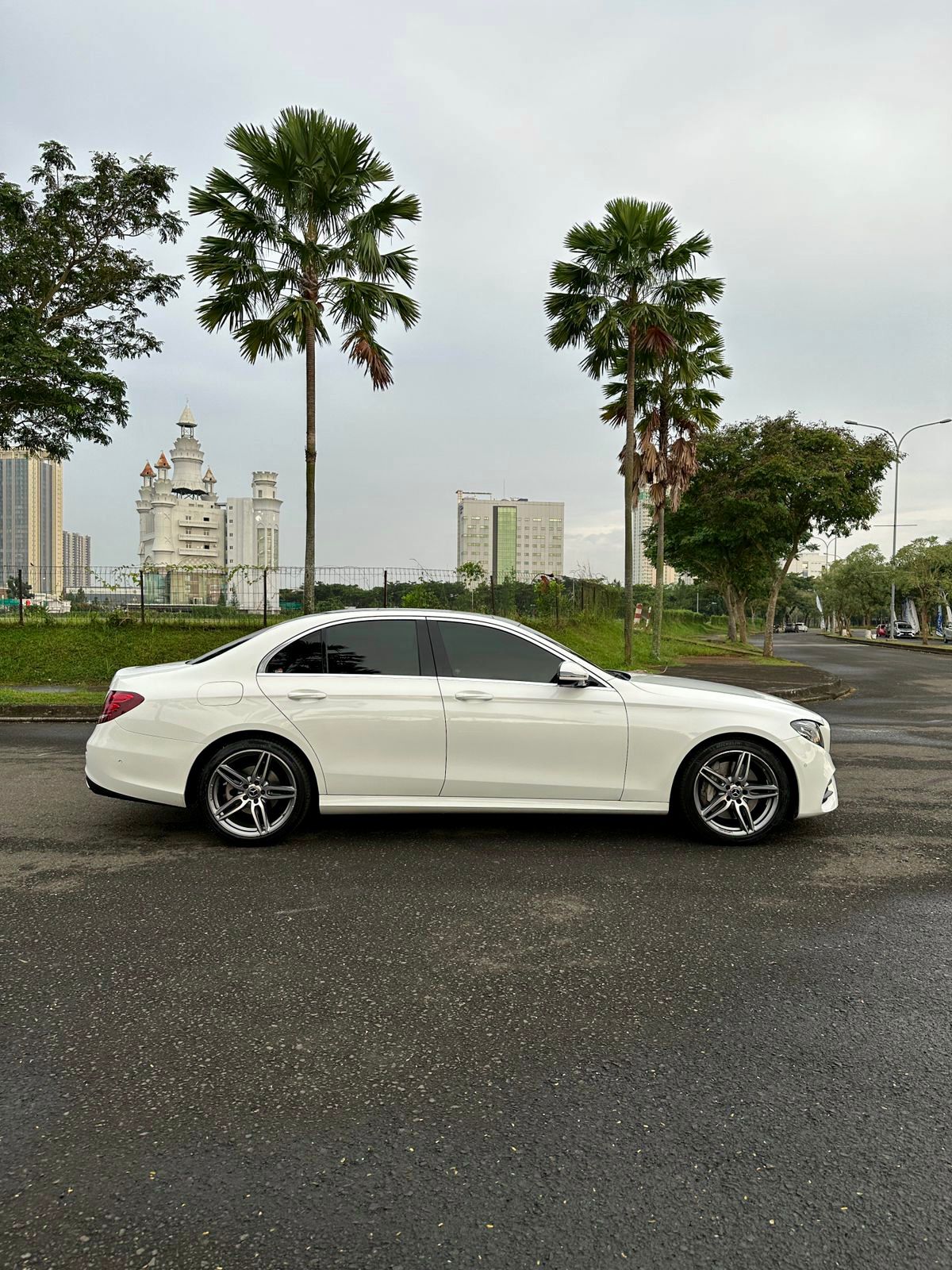 2018 Mercedes Benz E-Class  E 300 AMG Line 2018 Mercedes Benz E-Class  E 300 AMG Line