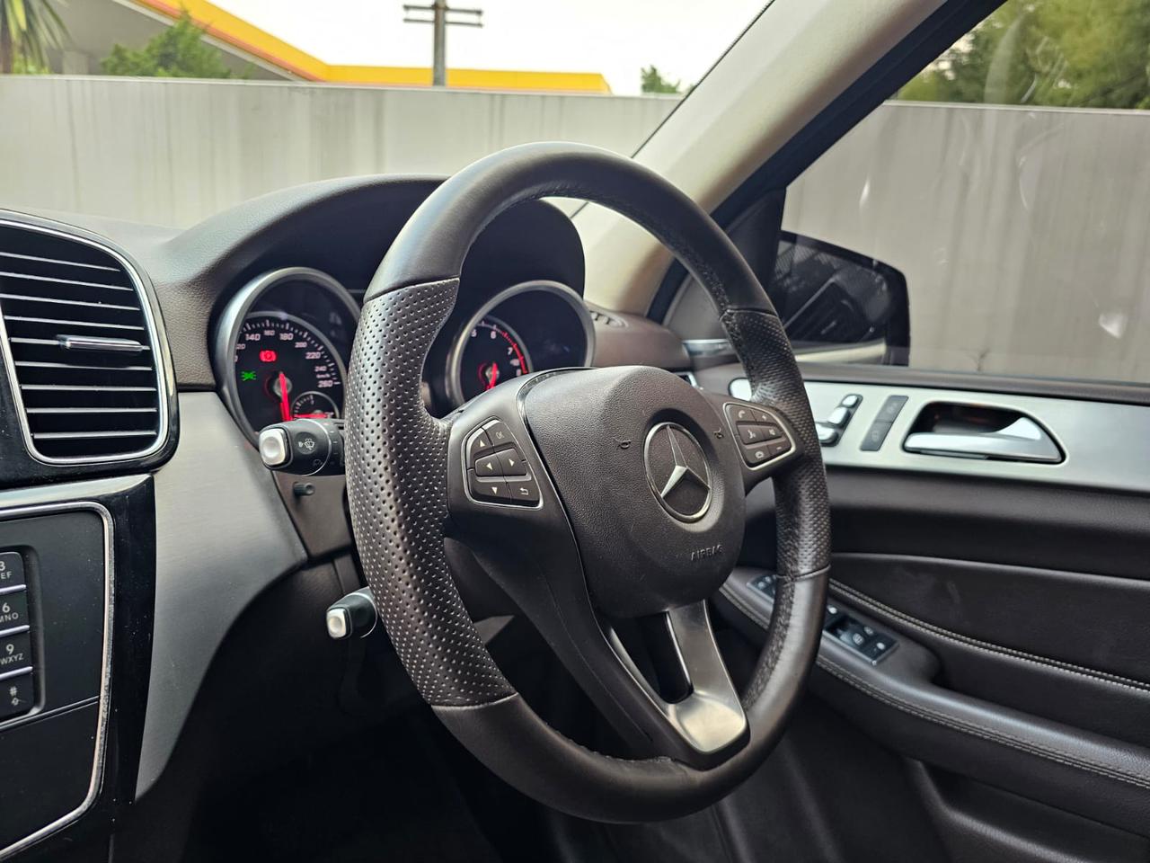 2016 Mercedes Benz GLE-Class  400 Exclusive 2016 Mercedes Benz GLE-Class  400 Exclusive