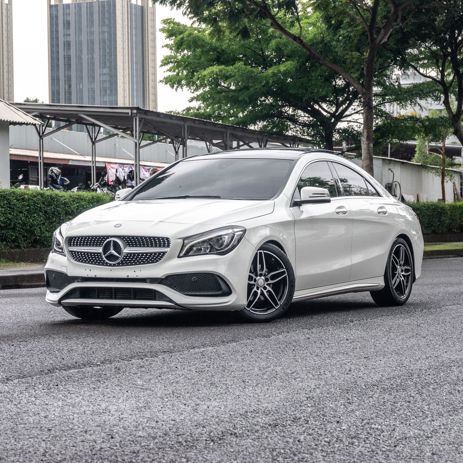 2017 Mercedes Benz CLA-Class  200 AMG Line Bekas 2017 Mercedes Benz CLA-Class  200 AMG Line Bekas