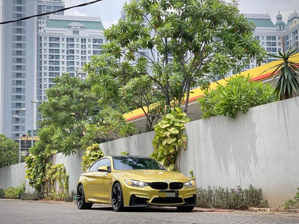 2015 BMW M4 Coupe  3.0 L AT Bekas 2015 BMW M4 Coupe  3.0 L AT Bekas