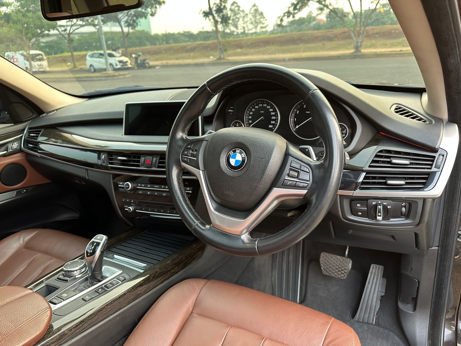 2015 BMW X5 3.0L AT BENSIN 2015 BMW X5 3.0L AT BENSIN