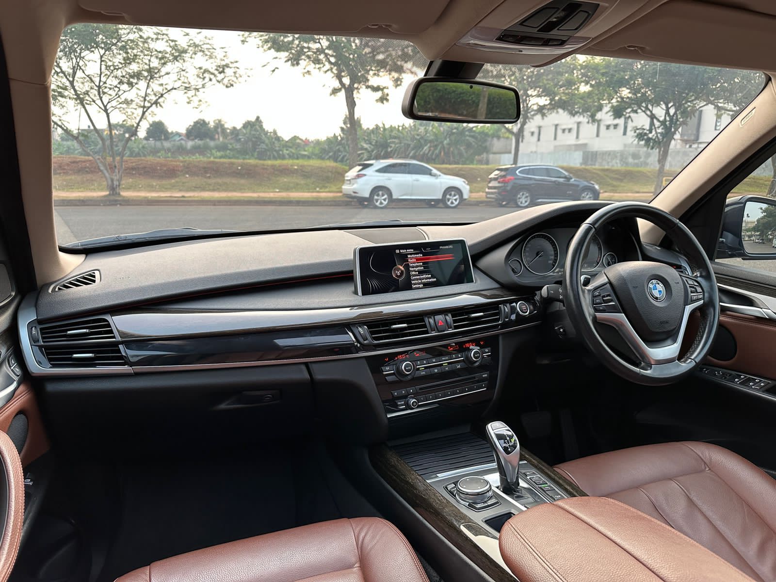 2015 BMW X5 3.0L AT BENSIN 2015 BMW X5 3.0L AT BENSIN