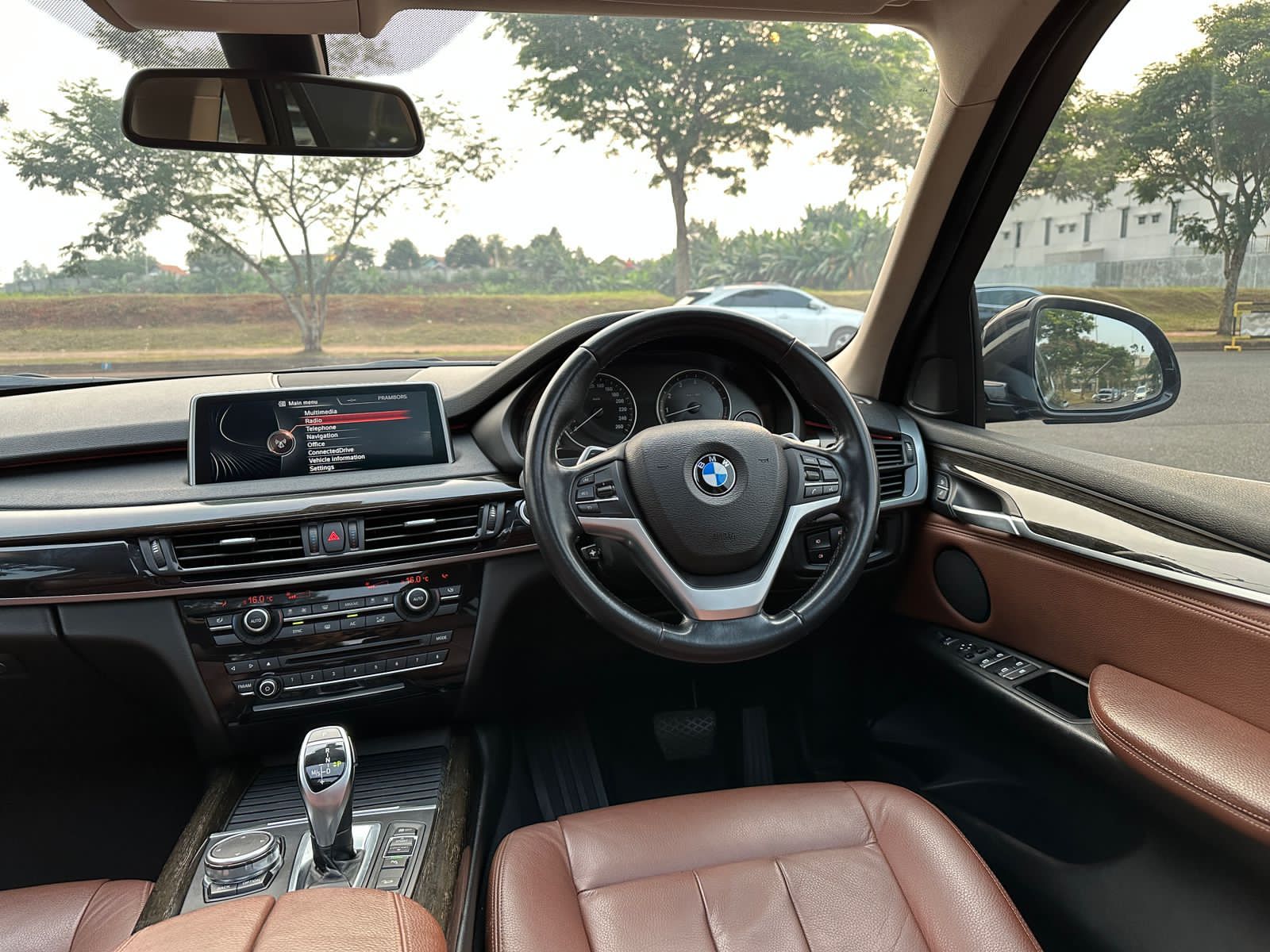 2015 BMW X5 3.0L AT BENSIN 2015 BMW X5 3.0L AT BENSIN