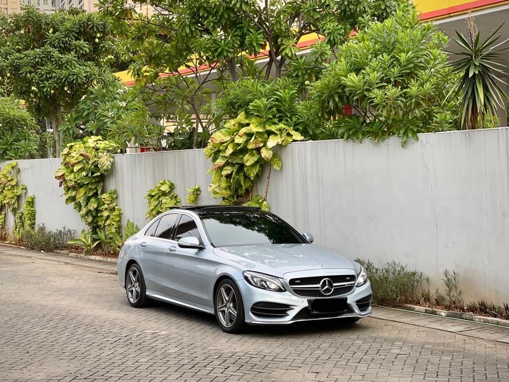 Second Hand 2015 Mercedes Benz C-Class Sedan C 250 AMG Second Hand 2015 Mercedes Benz C-Class Sedan C 250 AMG