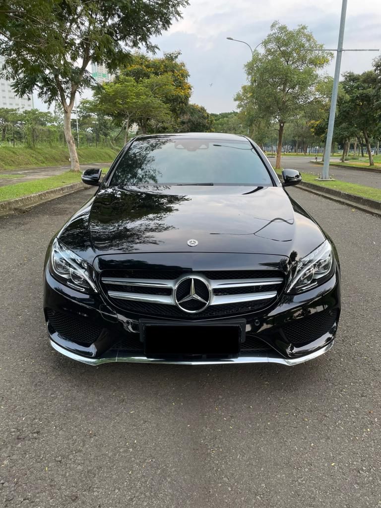 Second Hand 2017 Mercedes Benz C-Class Sedan C 300 AMG Line Second Hand 2017 Mercedes Benz C-Class Sedan C 300 AMG Line