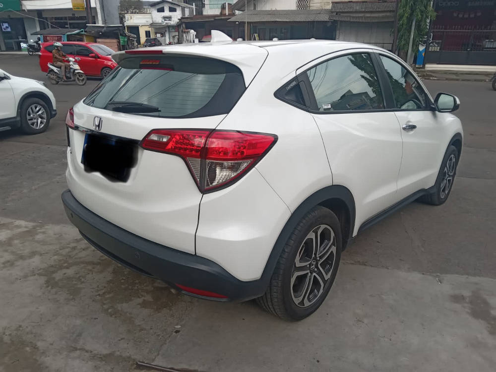Dijual 2021 Honda HRV 1.5L E CVT 1.5L E CVT Bekas