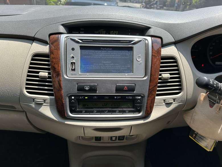 2015 Toyota Kijang Innova 2015 Toyota Kijang Innova