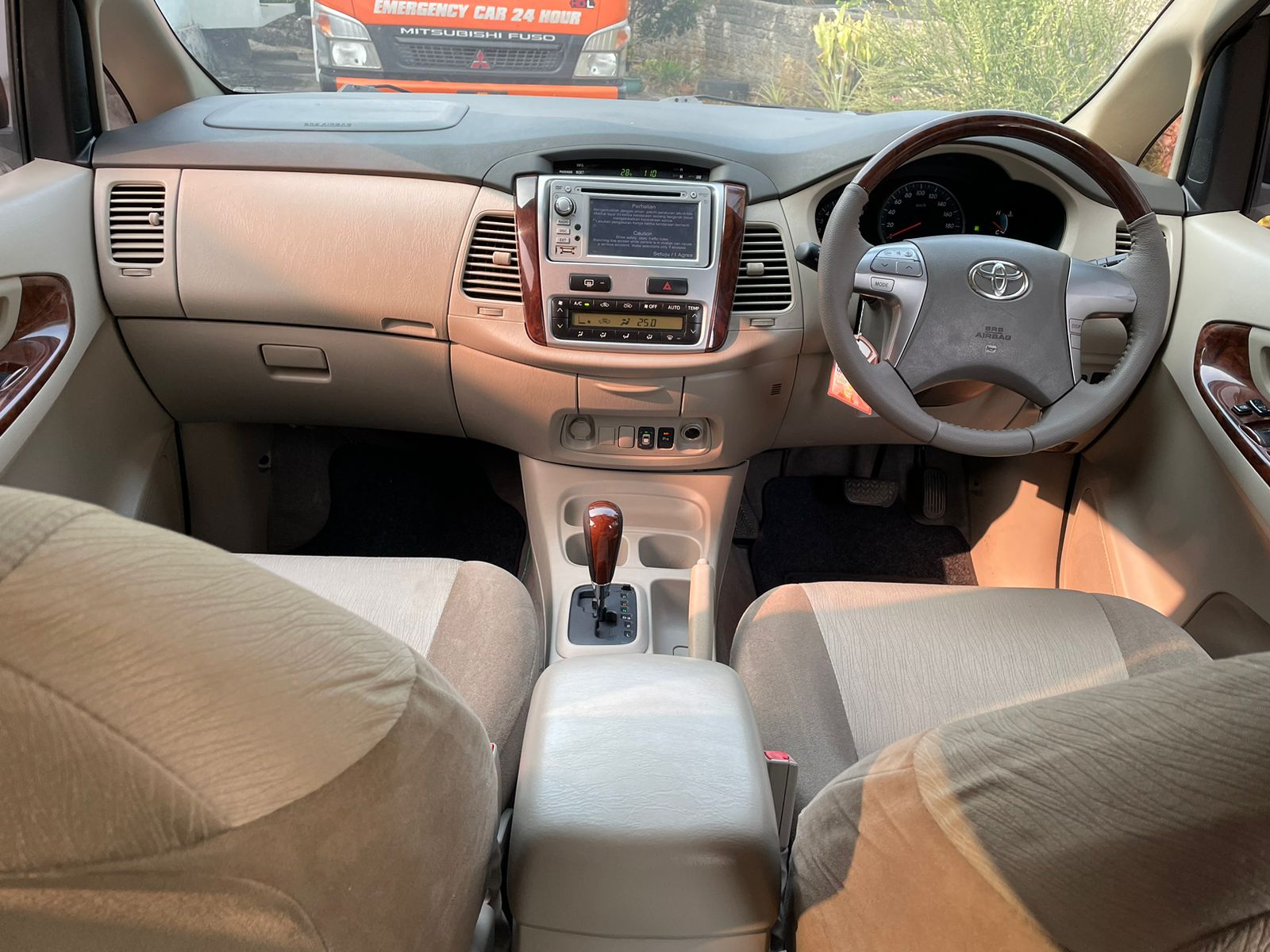 2012 Toyota Innova 2012 Toyota Innova