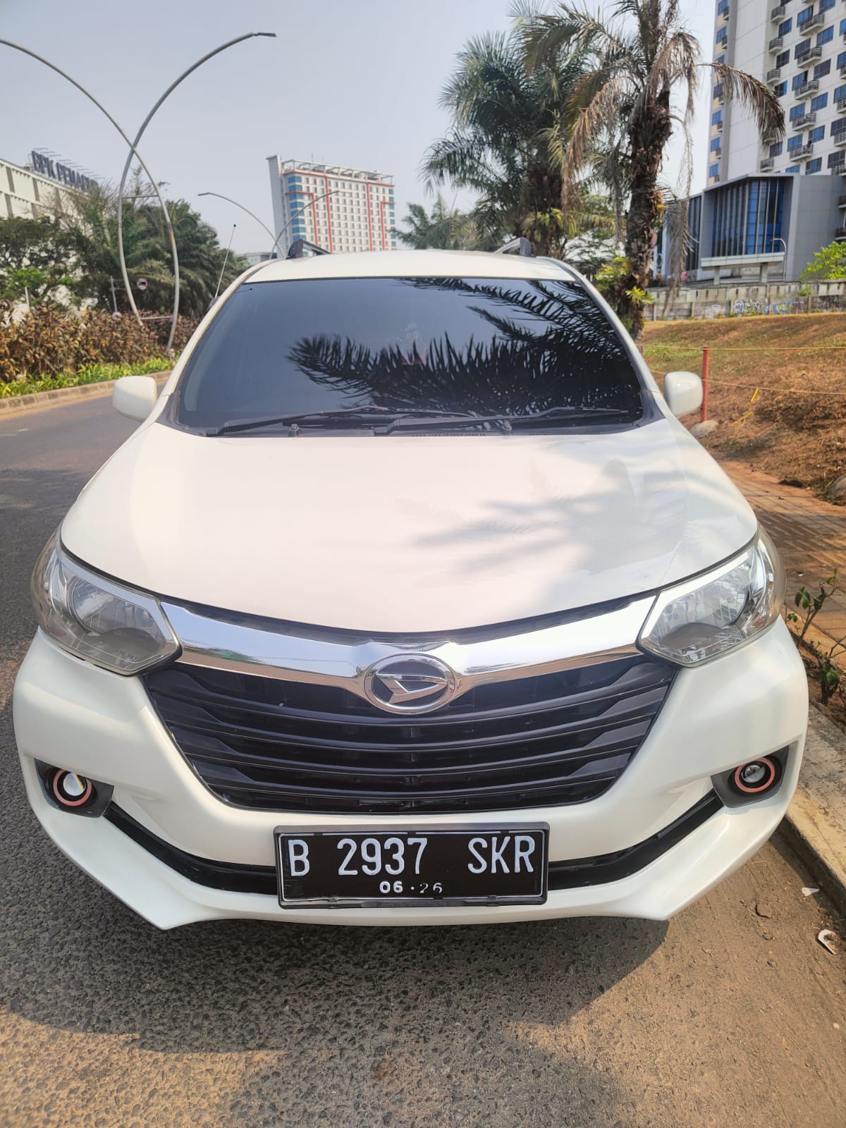 2016 Daihatsu Xenia  1.0 M MT DELUXE 2016 Daihatsu Xenia  1.0 M MT DELUXE