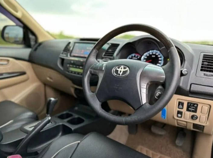 2013 Toyota Fortuner  2.5 G A/T 4x4 Diesel 2.5 G A/T 4x4 Diesel tua