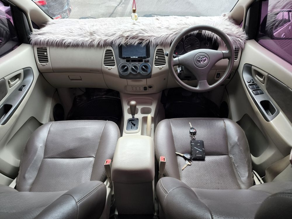 Dijual 2011 Toyota Kijang Innova 2.0 G AT LUX 2.0 G AT LUX Bekas