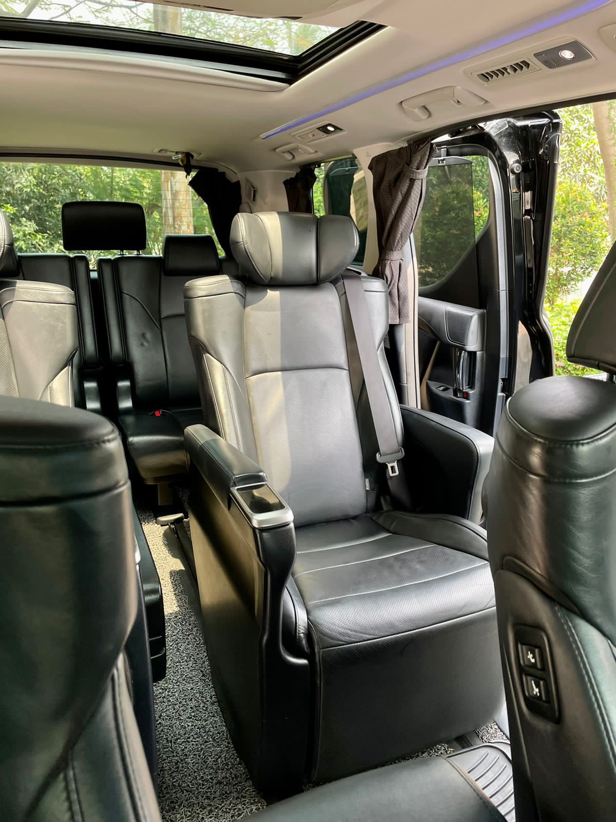 2015 Toyota Vellfire  2.5 G AT LIMITED 2015 Toyota Vellfire  2.5 G AT LIMITED