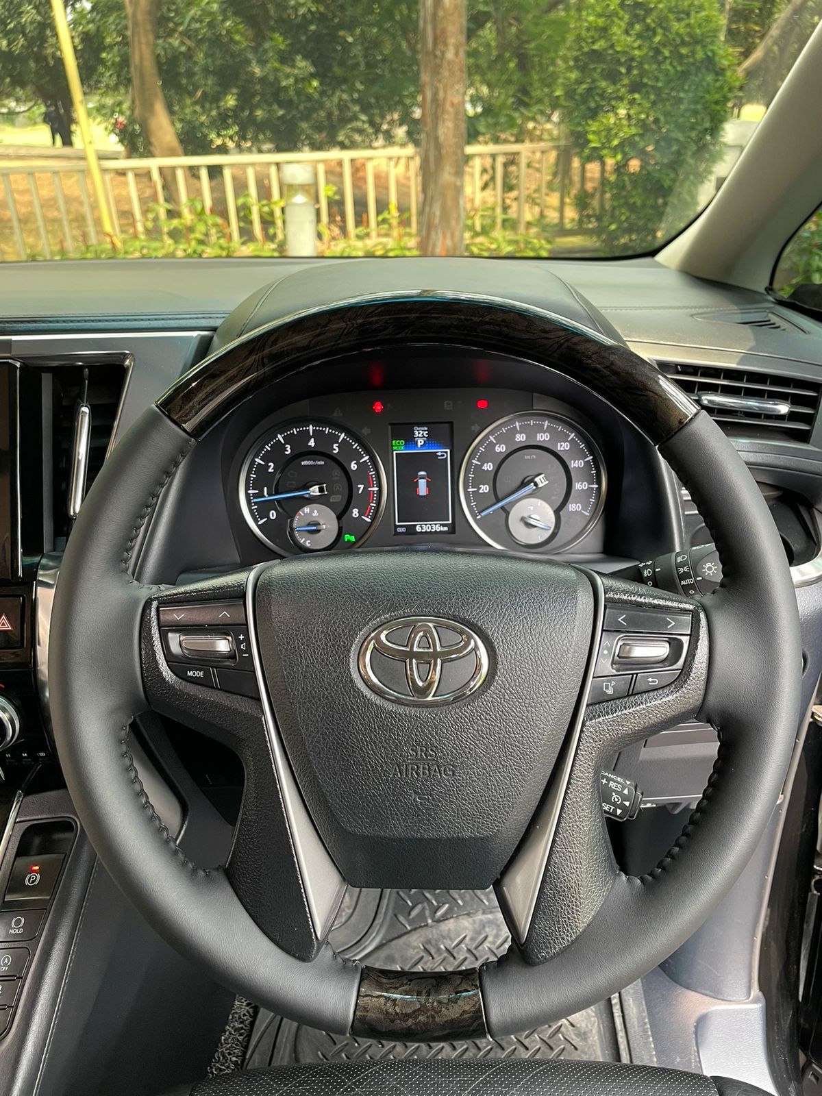2015 Toyota Vellfire  2.5 G AT LIMITED 2015 Toyota Vellfire  2.5 G AT LIMITED