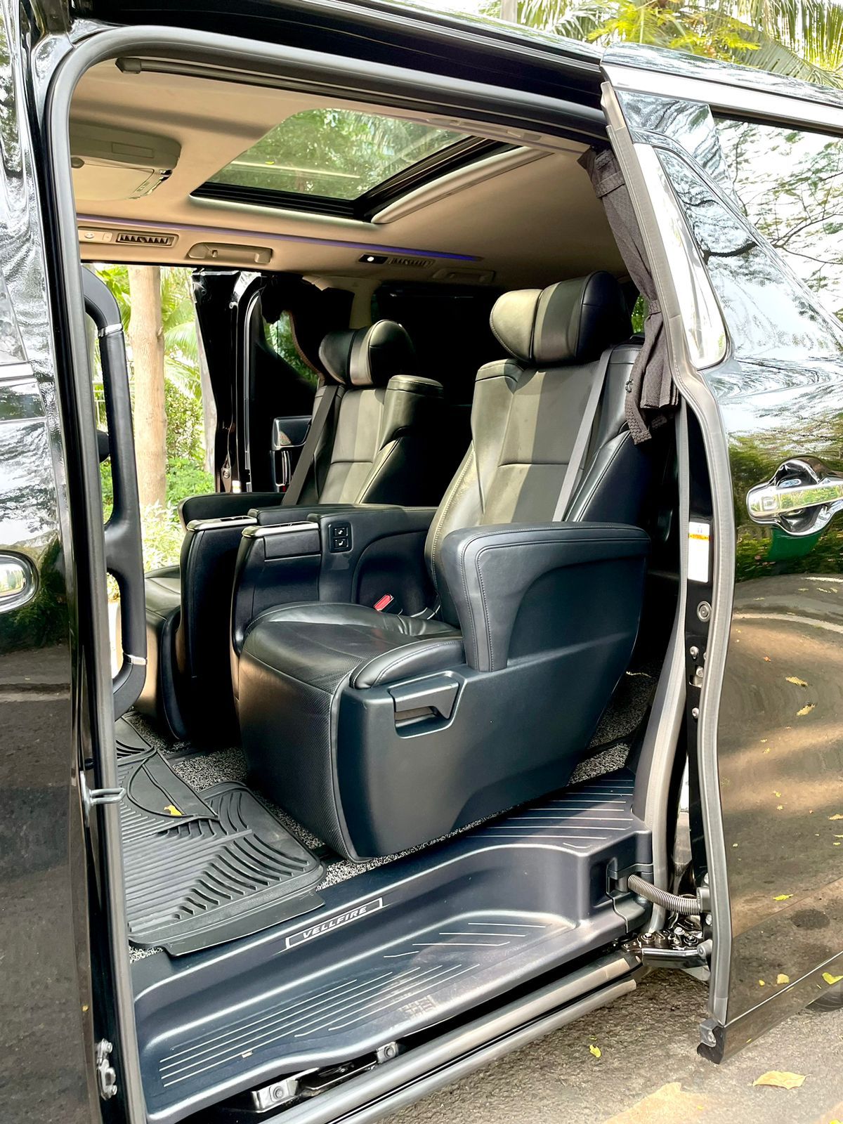 2015 Toyota Vellfire  2.5 G AT LIMITED 2015 Toyota Vellfire  2.5 G AT LIMITED