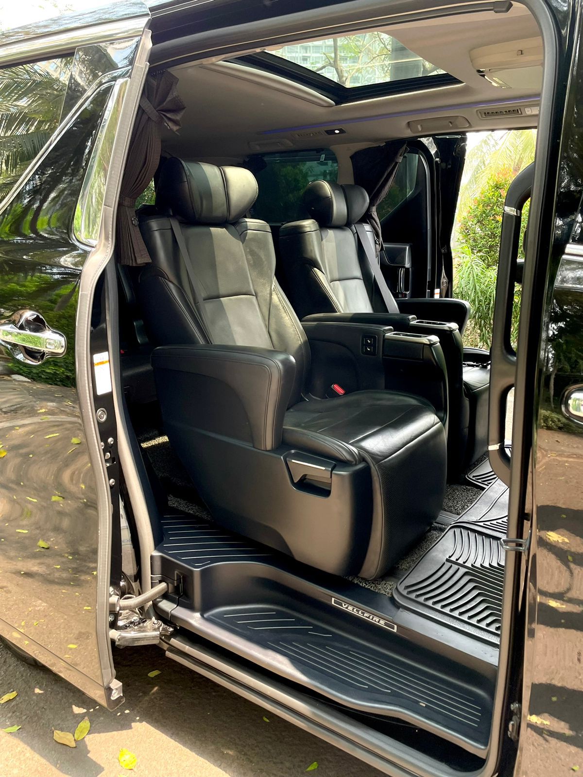 2015 Toyota Vellfire  2.5 G AT LIMITED 2015 Toyota Vellfire  2.5 G AT LIMITED