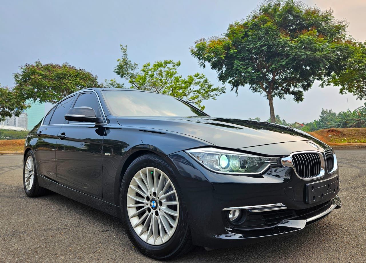 2015 BMW 3 Series Sedan  320i F30 LUXURY Bekas 2015 BMW 3 Series Sedan  320i F30 LUXURY Bekas