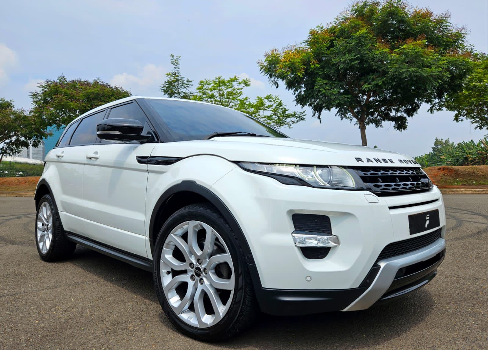 2013 Land Rover Range Rover Evoque EVOQUE 2.0 L Si 4 DYNAMIC Bekas 2013 Land Rover Range Rover Evoque EVOQUE 2.0 L Si 4 DYNAMIC Bekas