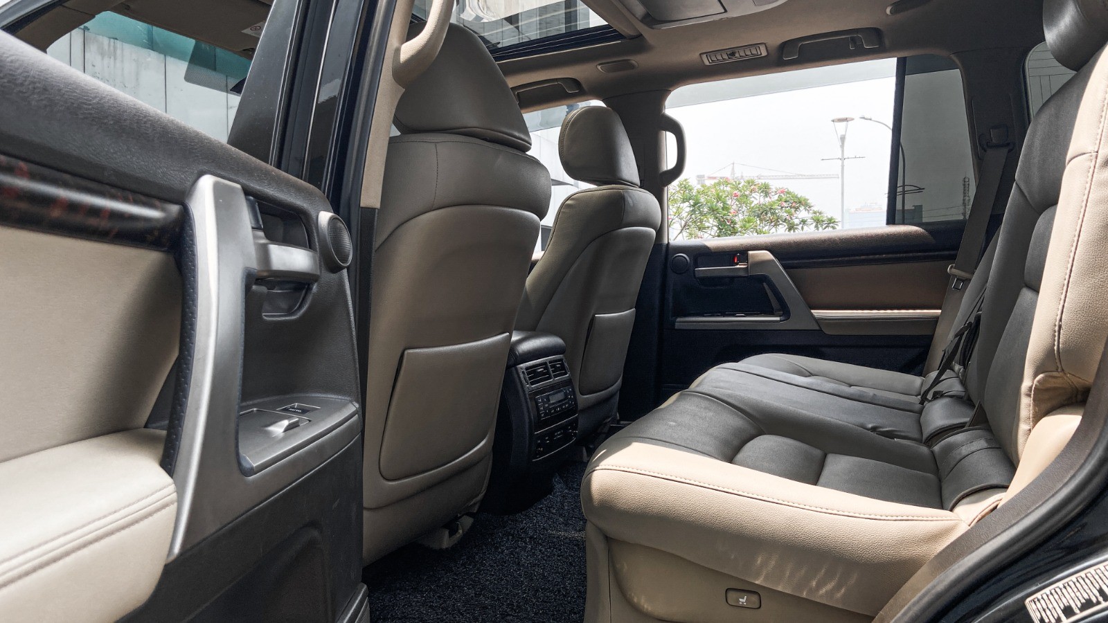 2010 Toyota Land Cruiser  2010 Toyota Land Cruiser