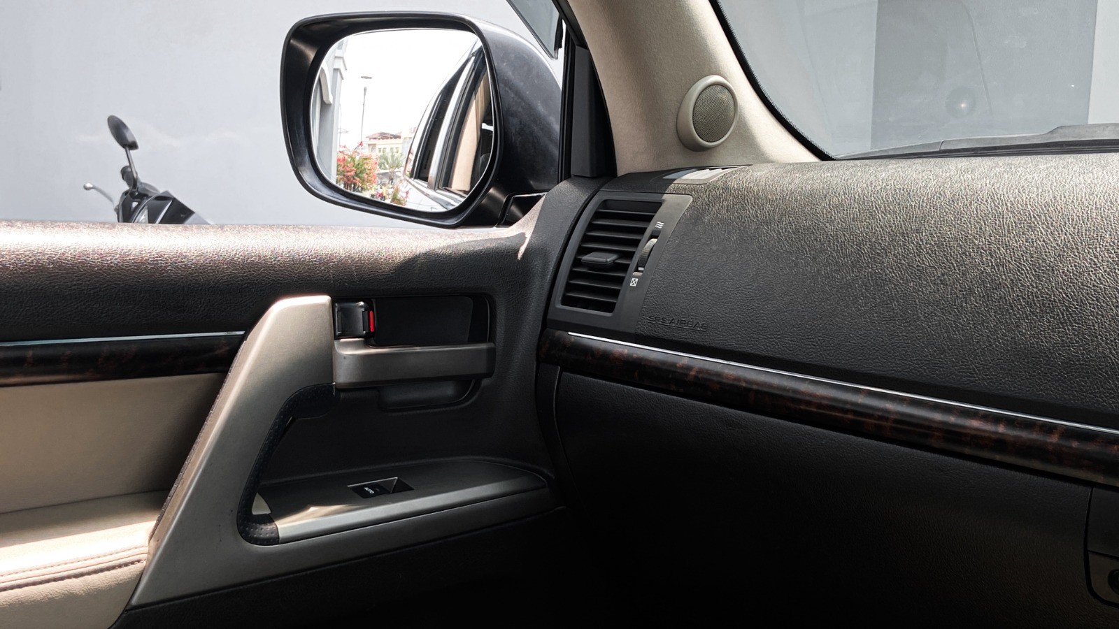 2010 Toyota Land Cruiser  2010 Toyota Land Cruiser