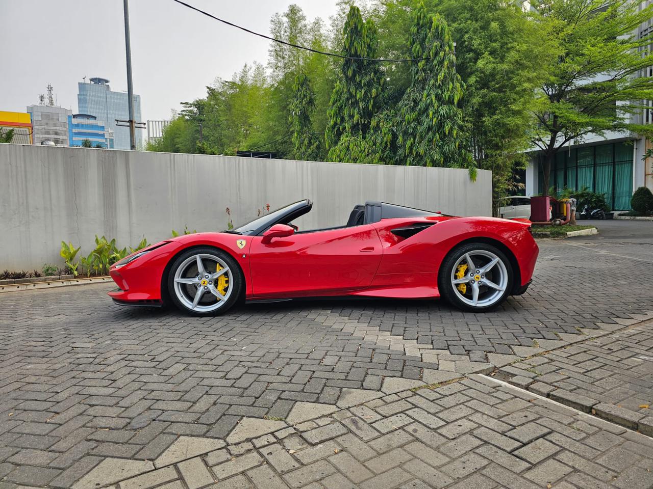 2023 Ferrari F8 Spider 3.9L V8 2023 Ferrari F8 Spider 3.9L V8